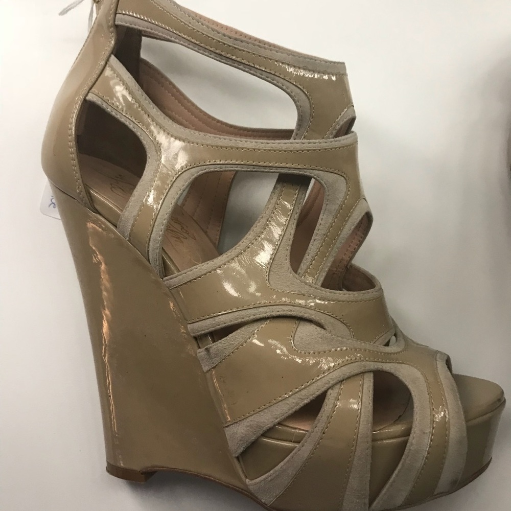 Khloe Kardashian’s Alejandro Ingelmo spider wedges